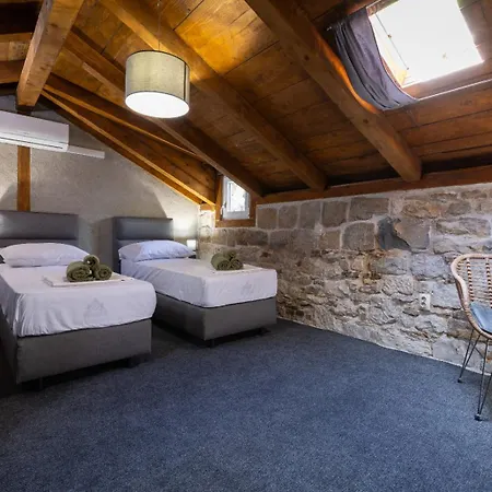 Ps Heritage Stone House * ספליט